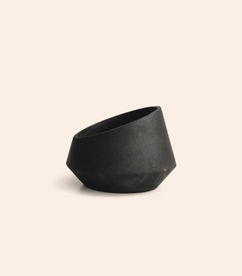 Alguidar-M-black-pottery-by-Bisarro-Shop-DAM_table_ware_home_acessories