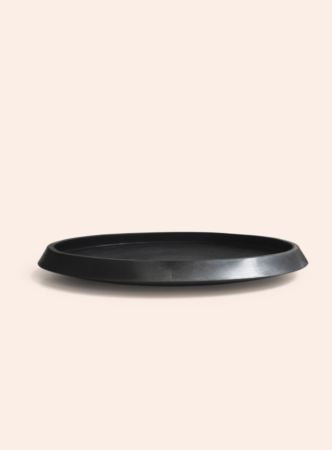 Levanto-black-pottery-by-Bisarro-Shop-DAM_table_ware_home_acessories