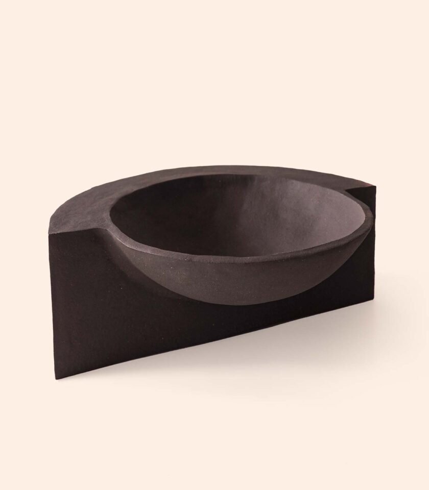 Black-ceramic-bowl-by-grau-handmade-in-portugal-5