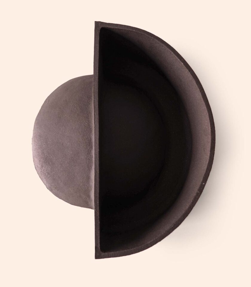 Black-ceramic-bowl-by-grau-handmade-in-portugal-1